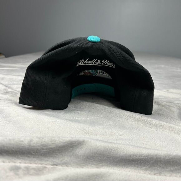 Mitchell & Ness Vancouver Grizzlies Hat Cap One Size Black & Green NBA Snapback - Picture 8 of 8